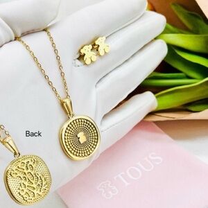 Gold Tone Pendant Necklace with Bear Motif